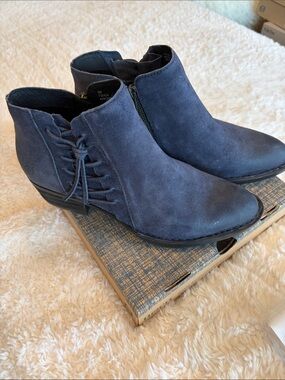 NWT BORN Bessie Distressed Navy Short Bootie -Sz 9
